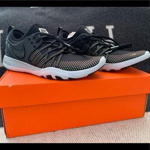 NWT WMNS 8.5 US Nike Free TR7 Metallic